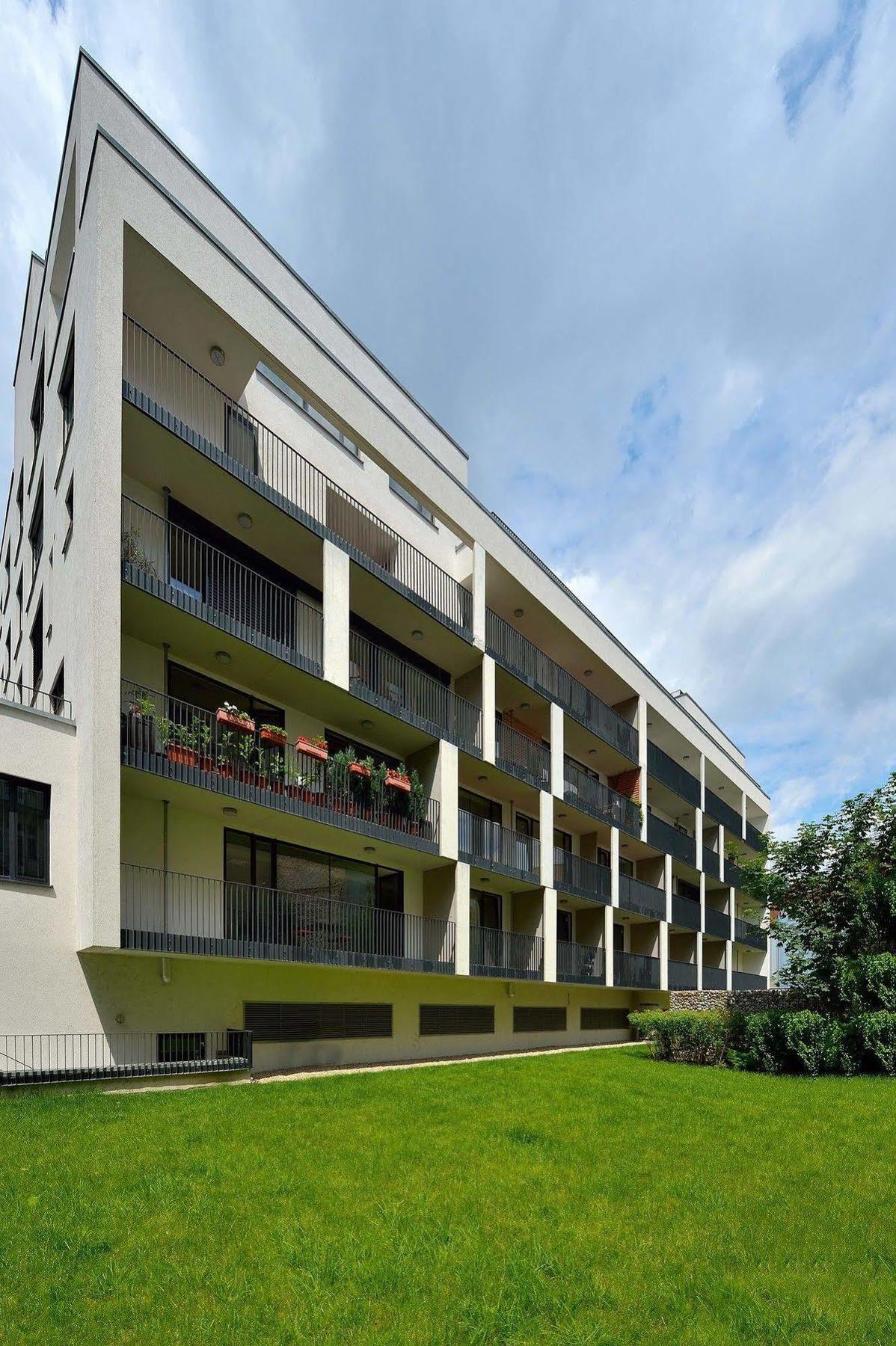 Ambiente Serviced Apartments - Dunajska Bratislava Ngoại thất bức ảnh