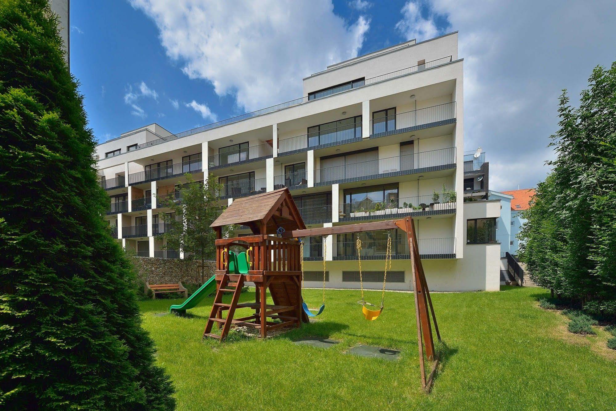 Ambiente Serviced Apartments - Dunajska Bratislava Ngoại thất bức ảnh