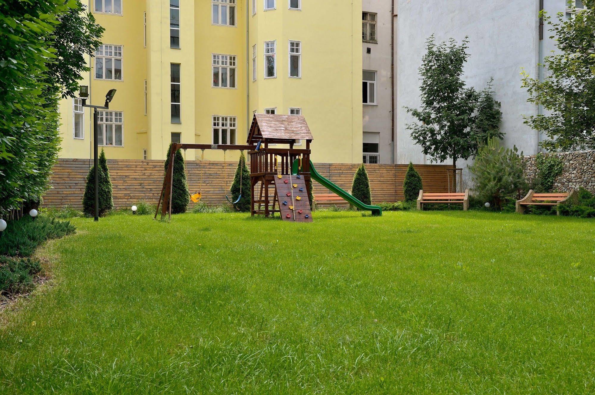 Ambiente Serviced Apartments - Dunajska Bratislava Ngoại thất bức ảnh